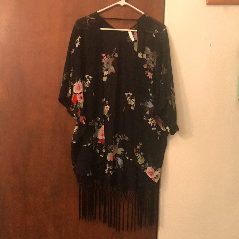 Black & floral fringed kimono